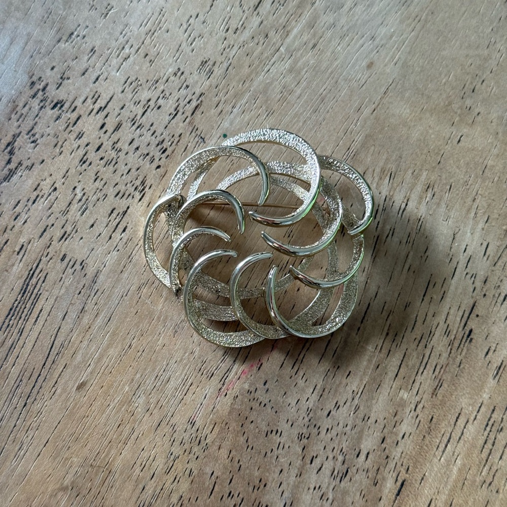 Sarah Coventry silver brooch
